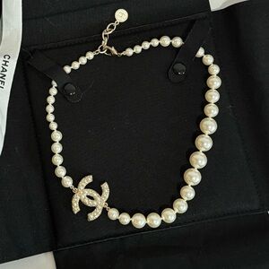 CHANEL Pearl Necklace with Sparkling Gold Logo